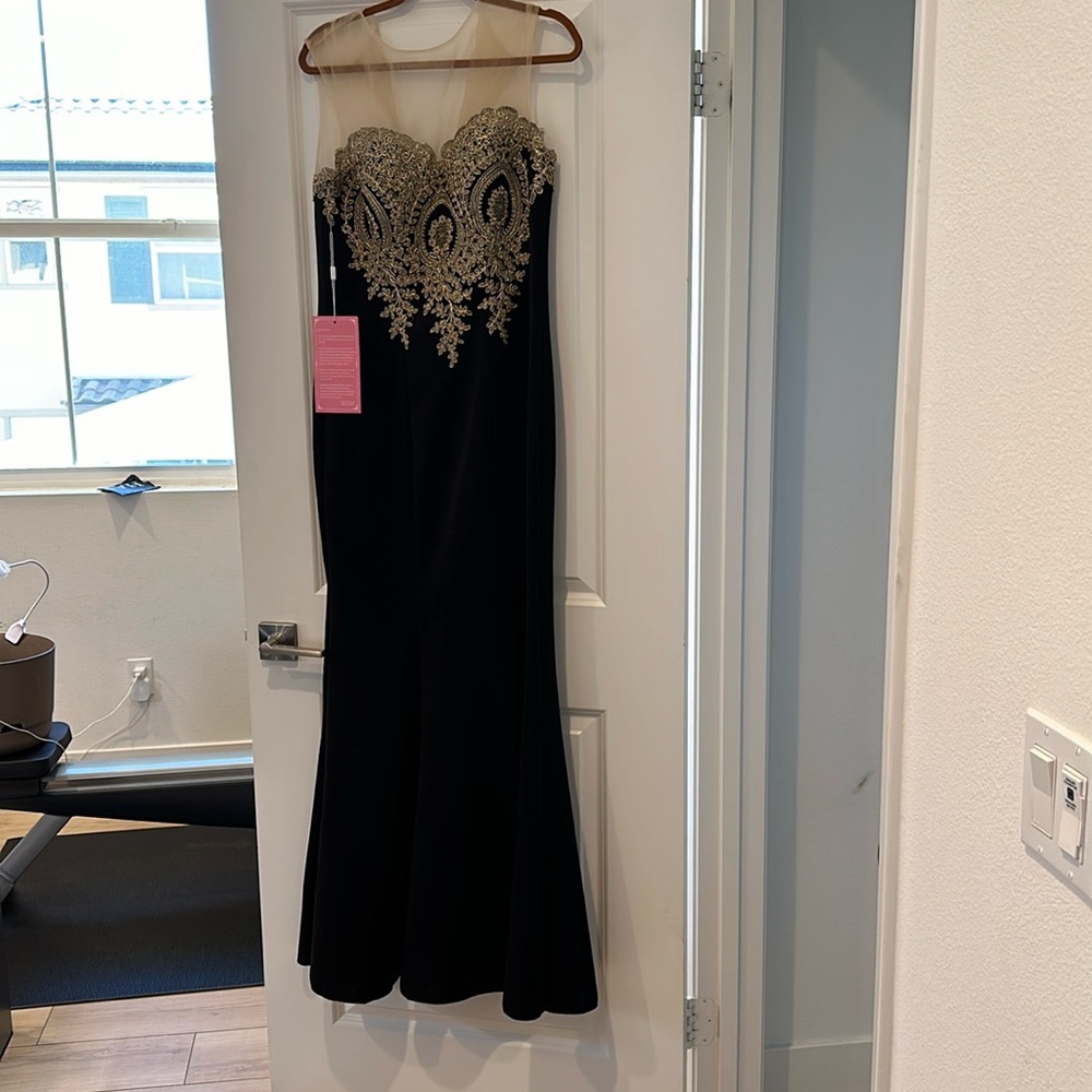 NWT Babyonline Gown